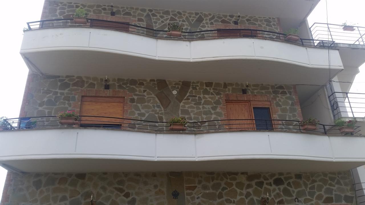Velaj Apartments Orikum Eksteriør bilde